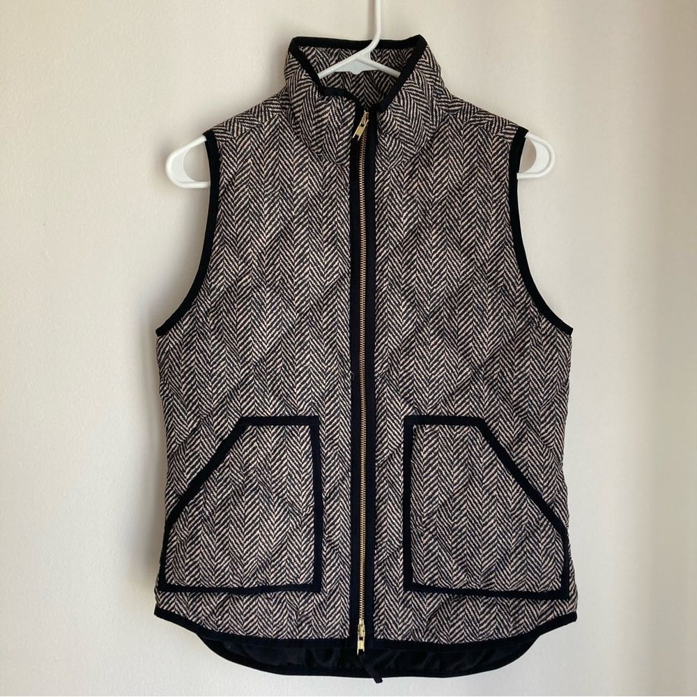 J. Crew Women’s down quilted puffer vest size XS. EUC!